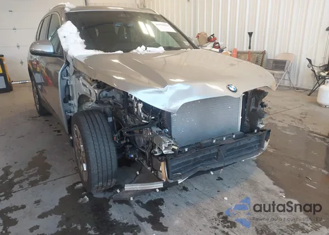 2023 BMW X1 xDrive28I z USA, uszkodzony, nr VIN WBX73EF05P5Y09889